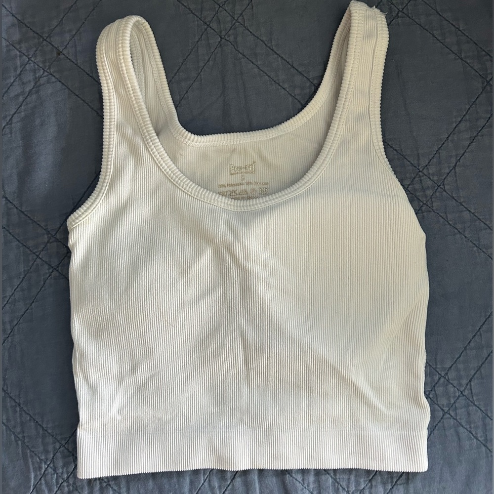 2 Cropped Workout Tanks
